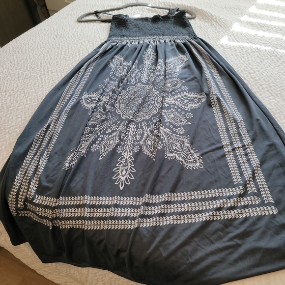 Elegant Gray and White Spaghetti Strap Midi Dress Sz M Crisrina Love - Picture 6 of 7